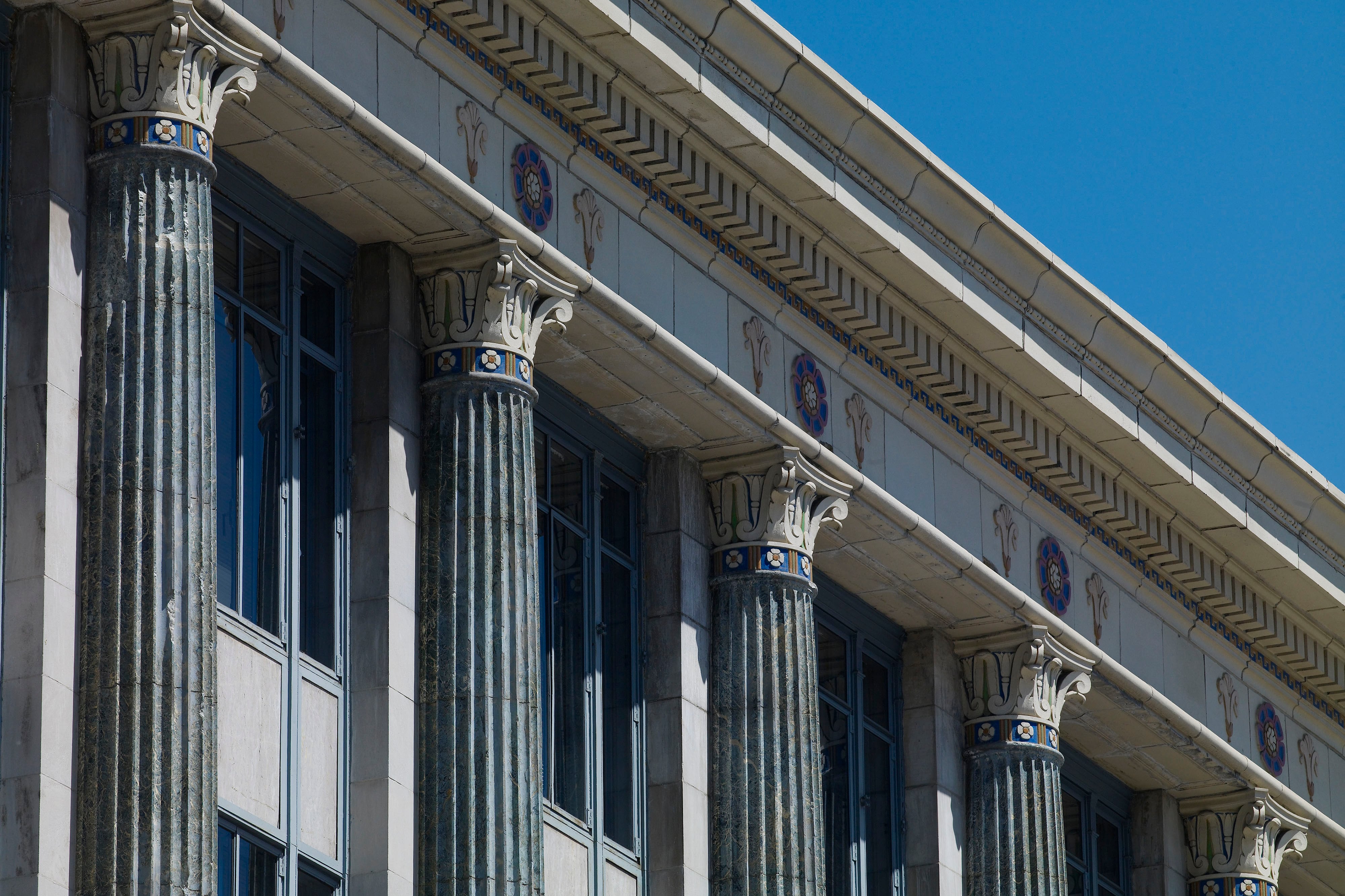 Exterior columns of the Robert J. Nealon Federal Building and U.S. Courthouse outside with a blue sky in the background in Scranton, Pennsylvania.